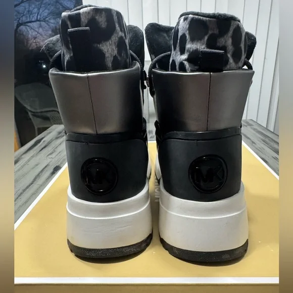 Michael Kors Cassia Black and Gray Cheetah Print Ankle Booties Size 9.5 - Picture 6 of 16